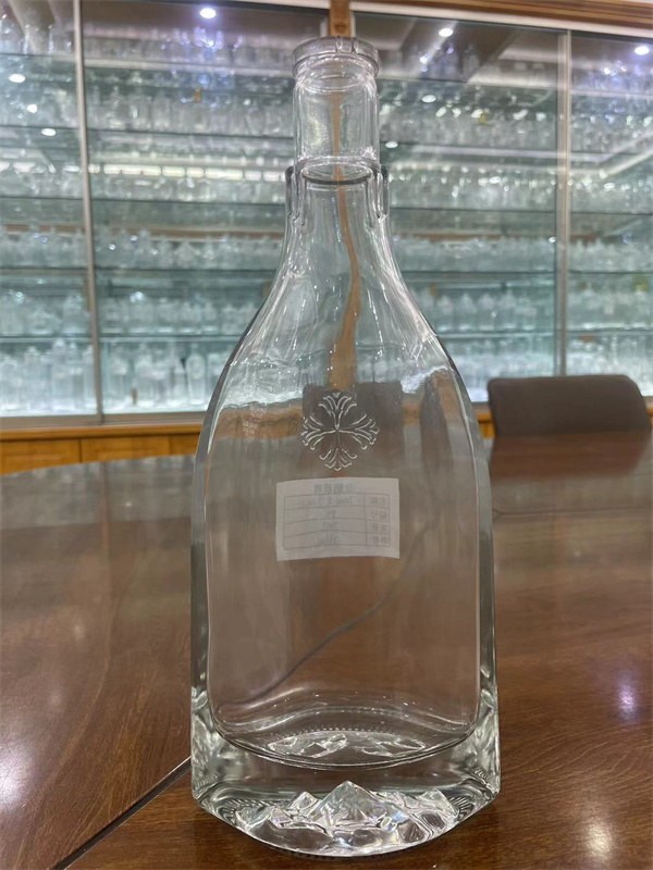 山東玻璃酒瓶定制廠(chǎng)家